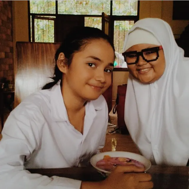 Pernah jadi sahabat di Mermaid in Love, intip 6 potret kebersamaan Syifa Hadju dan Meinorizah