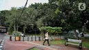 Trotoar di Jakarta harus kembali berfungsi sebagai jalur aman bagi pejalan kaki untuk berlalu-lalang tanpa terganggu oleh kendaraan bermotor. (Liputan6.com/Angga Yuniar)