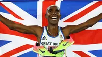 Pelari Inggris Raya, Mo Farah, merayakan keberhasilannya meraih emas pada nomor 5.000m Olimpiade 2016 di Rio de Janeiro, Brasil, Minggu (21/8/2016). (Reuters/Kai Pfaffenbach)