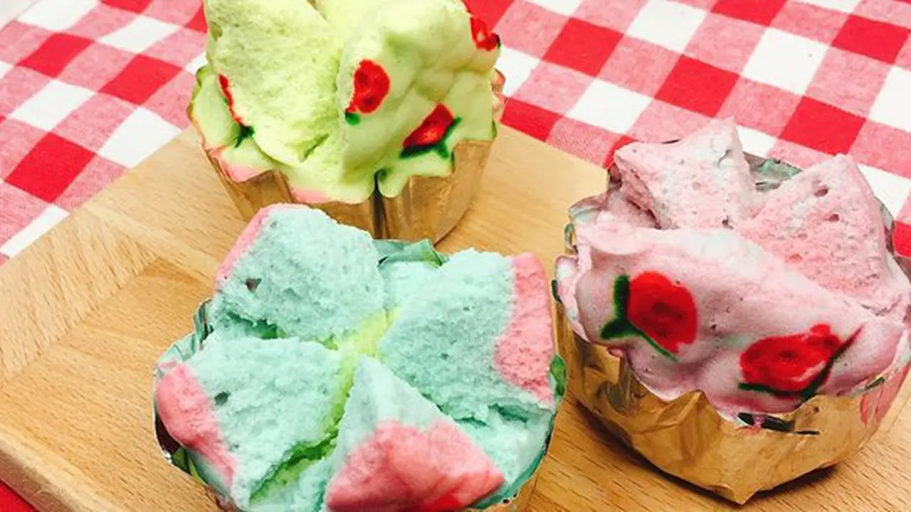 Dekorasi cupcake bunga/Foto: copyright youtube.com/user/aomyworld