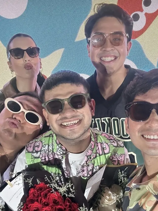 Jerome Polin pakai kacamata. [@jeromepolin]