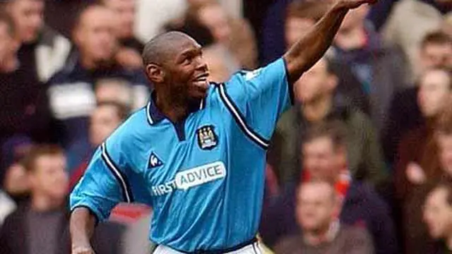 6 Pemain yang Pernah Membela MU Serta City (udah)
