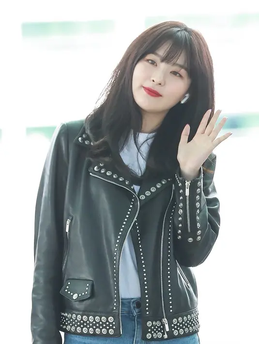 "Hari ini kita bertemu untuk pertama kali dan kita mengobrol sepanjang hari," kata Sunmi. "Pertemuan yang bagus," sahut pemilik Kang Seulgi itu. (Foto: instagram.com/seulgiredvelvet)