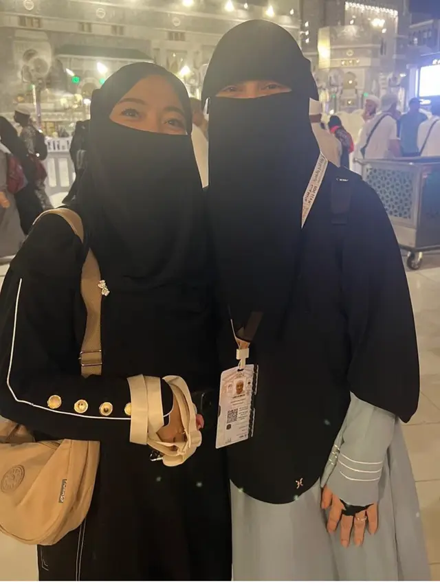 Irish Bella saat Melaksanakan Haji 2025.