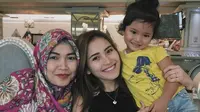 Ayu Ting Ting, Umi Kalsum dan Bilqis [foto: instagram]