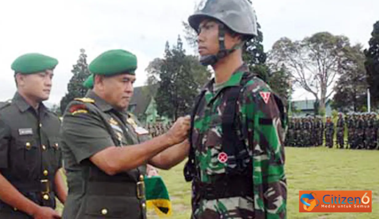 Citizen6, Pengalengan: Kasdam III/Siliwangi Brigjen TNI Sudirman Kadir memberikan amanat dalam Upacara Pembukaan Sekolah Calon Tamtama Prajurit Karier (Secaba PK) TNI Gelombang I Tahap I TA.2012 pada, Senin (30/4). (Pengirim: Pendam3)