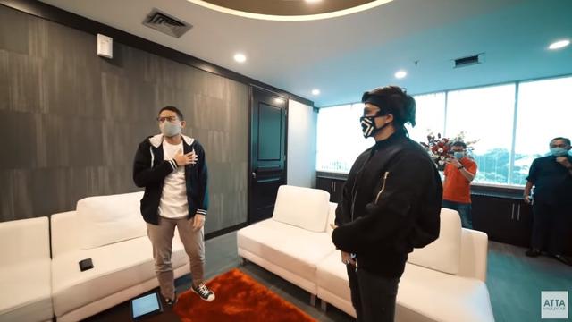 Sandiaga Uno Punya Studio Podcast Keren, Ini 7 Potretnya