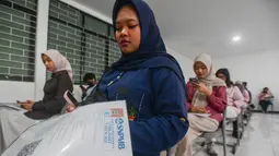 Hasil UTBK berlaku hanya untuk tahun 2026 dan peserta hanya boleh ikut satu kali. Tampak dalam foto, peserta Ujian Tulis Berbasis Komputer (UTBK) Seleksi Nasional Berdasarkan Tes (SNBT) menanti waktu di ruang ujian komputer, Universitas Veteran Jakarta, Limo, Depok, Jawa Barat, Senin (21/4/2026). (merdeka.com/Arie Basuki)