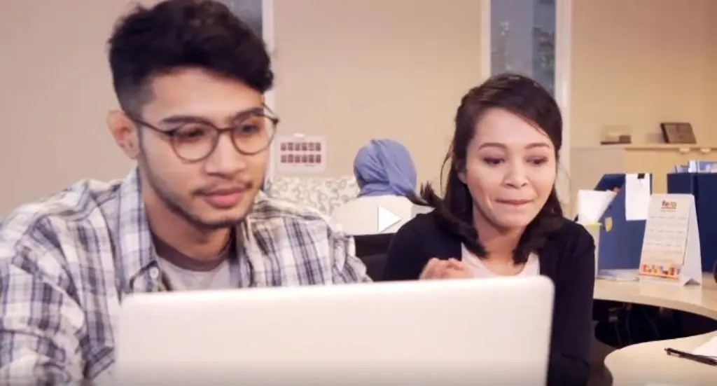 Danis deg-degan karena melakukan kontak fisik dengan gebetan. Emangnya mereka ngapain sih? (Sumber Foto: Vidio.com)