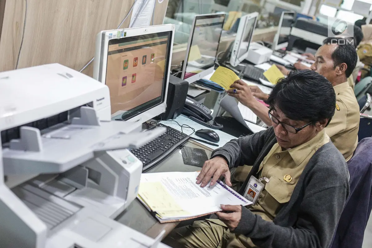 Hari Pertama Masuk, PNS DKI Jakarta Langsung Aktif Bekerja