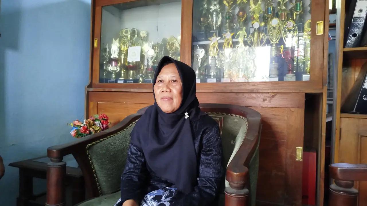 Kepala Sekolah tempat BAG mengajar Anik Kanthi Rahayu mengaku shock mendengar anak buahnya ditangkap polisi (Istimewa)