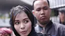 "Kemarin Uki sama Noah lagi ke Malang, 15 menit setelah landing ada kabar dari Uki kalau ayahnya Ariel meninggal jadi saya langsung ke Bandung," Metha menambahkan. (Adrian Putra/Bintang.com)