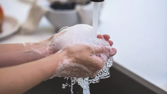 Mencuci Tangan Sebelum dan Sesudah Ganti Pembalut