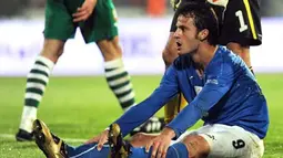 Italy Alberto Gelardino reacts after missing to score against Bulgaria during their FIFA World Cup 2010 qualifying football match at Vassil Levski stadium in Sofia on October 11, 2008. AFP PHOTO / DIMITAR DILKOFF