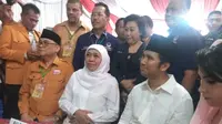 Pasangan bakal calon gubernur dan wakil gubernur Khofifah Indar Parawansa-Emil Dardak. (Liputan6.com/Dian Kurniawan)