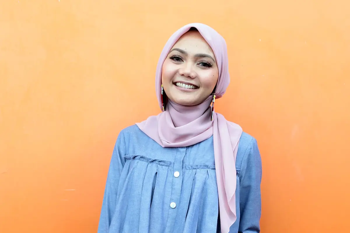 [Bintang] Intip Lagi 6 Video Cover Rina Nose Saat Mengenakan Hijab