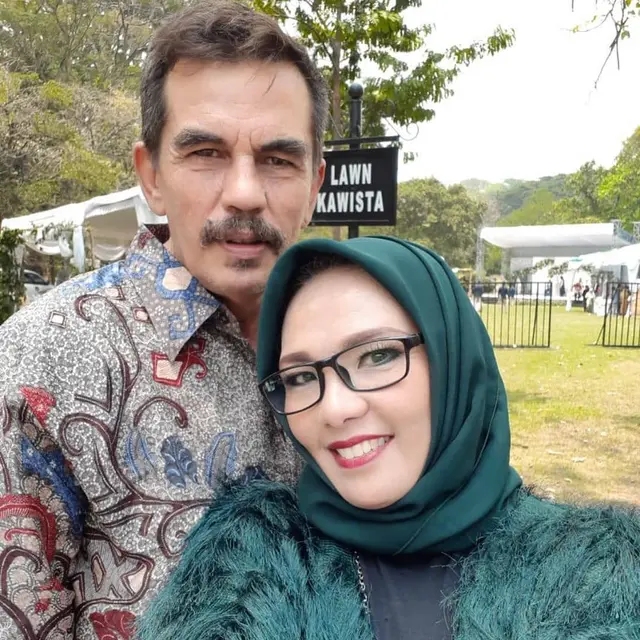 Jarang Tersorot, Ini 6 Potret Bapak Andhika Pratama yang Awet Muda
