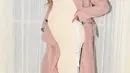 Melakukan sesi foto dengan menganakan lingerie dan latar belakang foto bunga-bunga, Beyonce pun mengumumkan kehamilannya itu. Kabar tersebut ternyata sempat menuai pro dan kontra. (Instagram/Beyonce)