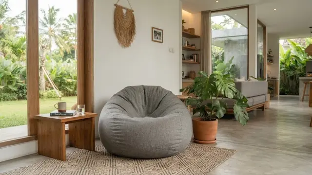 Model Bean bag chair