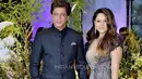 Shah Rukh Khan terlihat menghadiri pesta pernikahan Sonam Kapoor bersama sang istri, Gauri Khan. (Foto: instagram.com/instantbollywood)