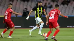 Striker gaek asal Prancis, Karim Benzema mengalami cedera ketika membela Al Ittihad kontra Al Wehda dalam lanjutan Liga Arab Saudi. (Abdel Ghani BASHIR/AFP)