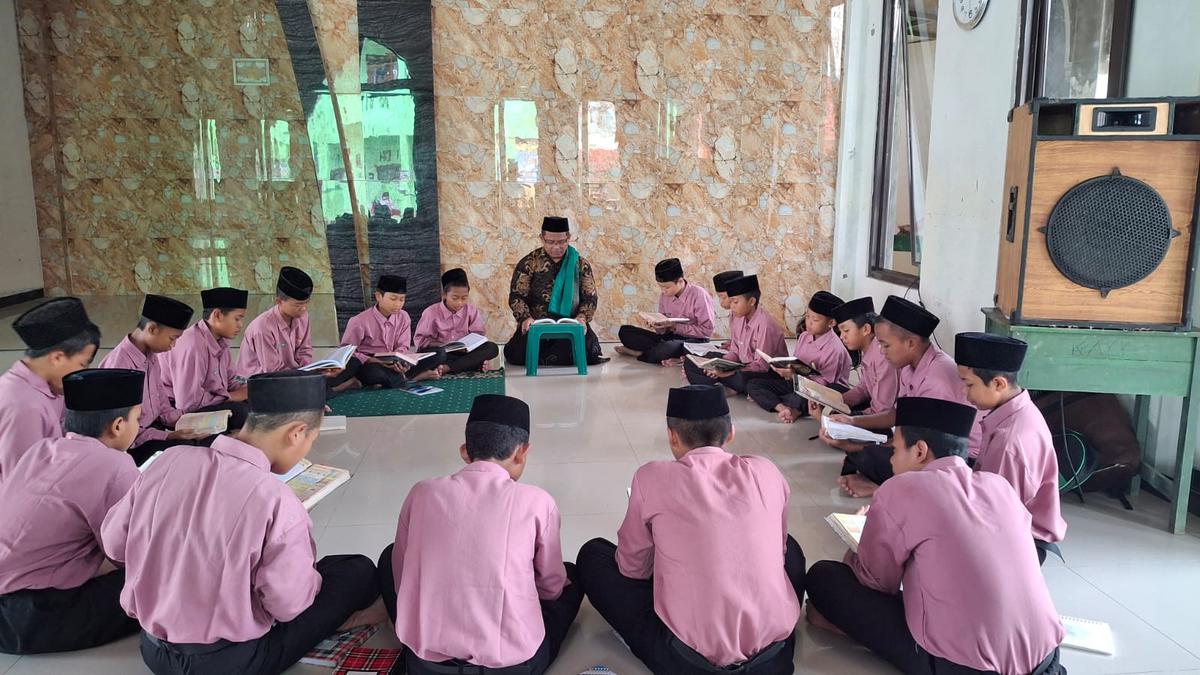 Santri Ponpes Darurrohmah Cirebon Fokus Hafalan Al-Quran dan Kitab Kuning Selama Ramadan