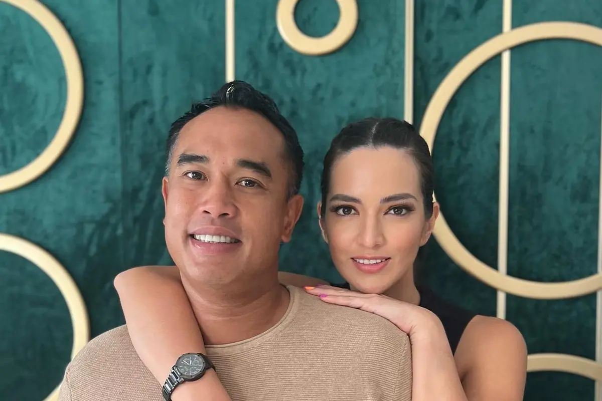 7 Potret Mesra Nia Ramadhani dan Ardi Bakrie, Galau Sang Anak Punya Pacar