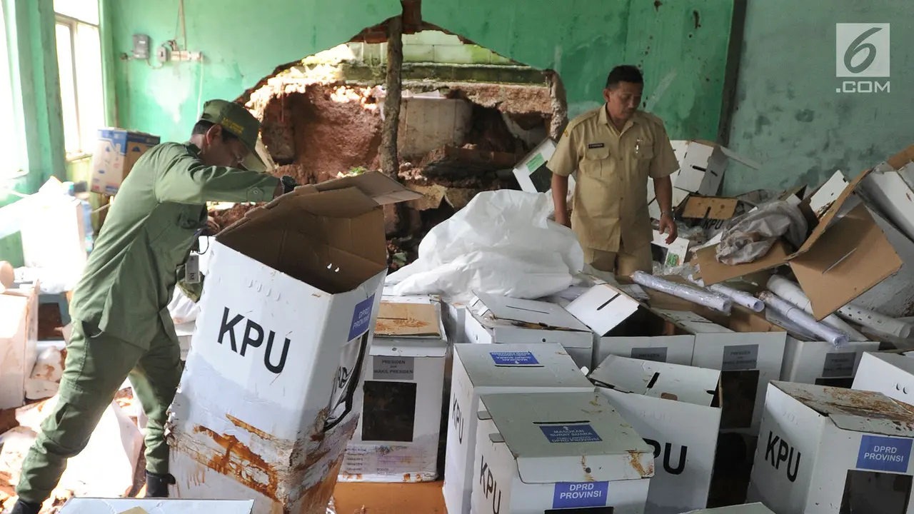 Kotak Suara Kardus di Ciseeng Hancur