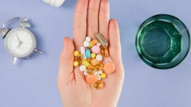 Ilustrasi obat-obatan medis (Sumber: freepik.com)