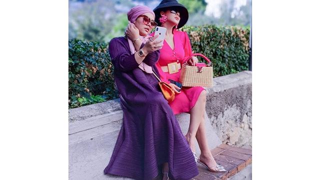 5 Gaya Syahrini dan Aisyahrani Saat Liburan di Luar Negeri, Kompak Banget