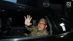 Mantan Gubernur Jawa Barat Ahmad Heryawan alias Aher usai diperiksa oleh penyidik di gedung KPK, Jakarta, Rabu (9/1). Aher diperiksa sebagai saksi untuk tersangka Bupati nonaktif Bekasi Neneng Hasanah Yasin. (Merdeka.com/Dwi Narwoko)
