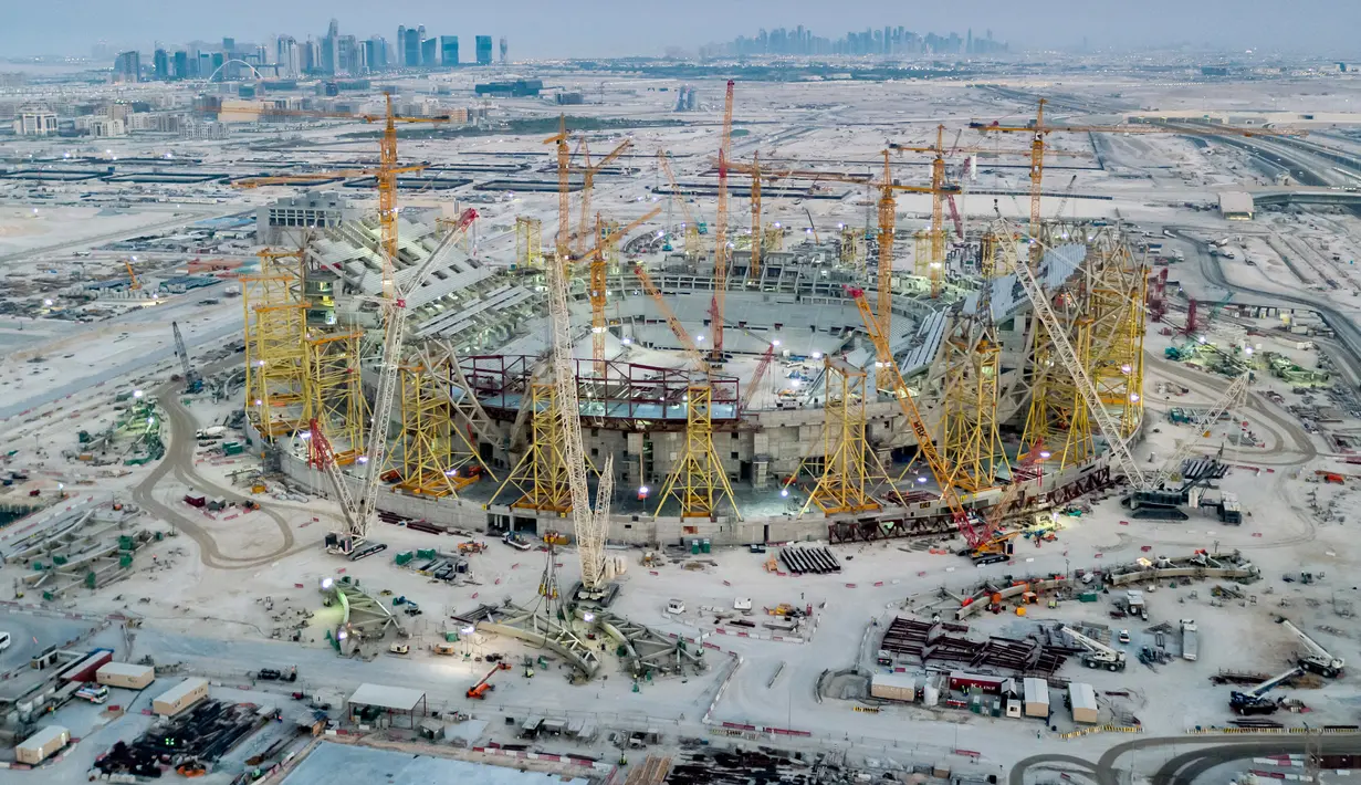 Piala Dunia 2022 Qatar: Gambar yang dirilis pada 20 November 2019, Stadion Lusail yang menjadi venue Piala Dunia 2022 sedang dalam pembangunan di utara ibu kota Qatar, Doha. Piala Dunia 2022 Qatar rencananya akan dimulai pada 21 November . (Qatar’s Supreme Committee for Delivery and Legacy/AFP)