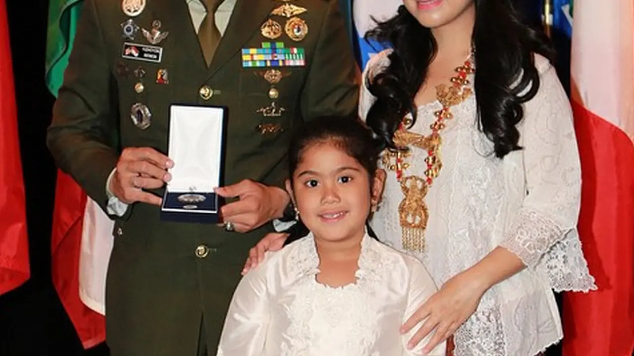 [BIntang] Agus Yudhoyono - Annisa Pohan