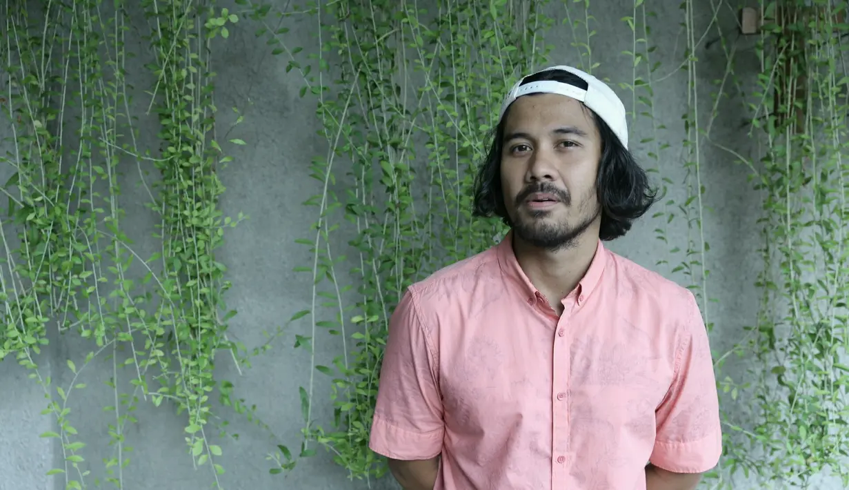 "Waktu itu sempat belajar di ABCD Pasar Santa. Pengenalan kopi, terus bagaimana cara menyeduh kopi dan berapa temperaturnya,” tambah Chicco. (Galih W. Satria/Bintang.com)