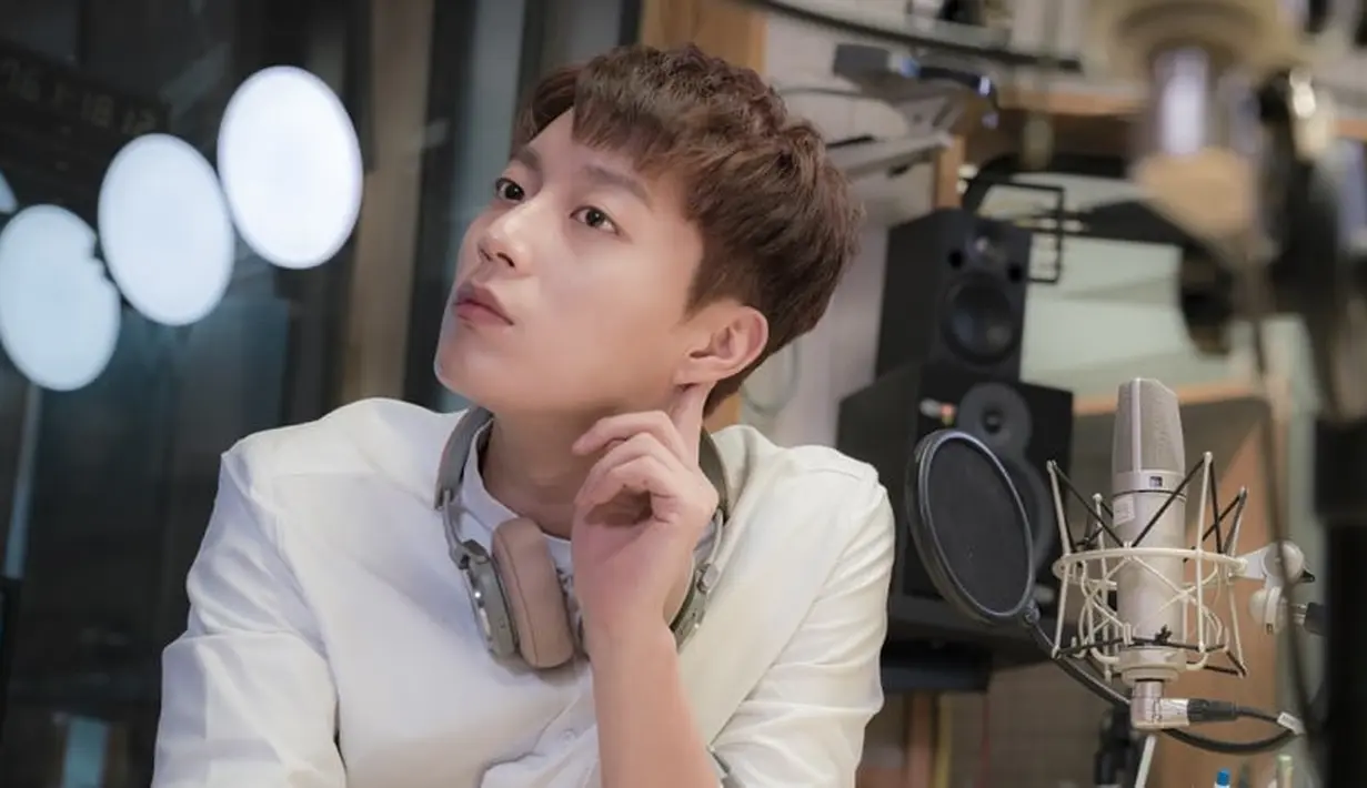 Doojoon HIGHLIGHT memang idol yang jago untuk urusan sepak bola. Akan tetapi siapa yang menyangka jika ia punya fobia dengan taman hiburan. (Foto: soompi.com)
