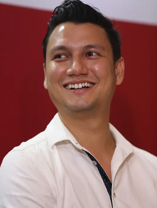 Tak dipungkiri lagi jika Christian Sugiono merupakan salah satu aktor tampan idaman wanita. Karena suami dari Titi Kamal ini memang berparas tampan dan memiliki senyum menawan. (Andy Masela/Bintang.com)