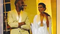 Kado Seksi Kanye West untuk Kim Kardashian