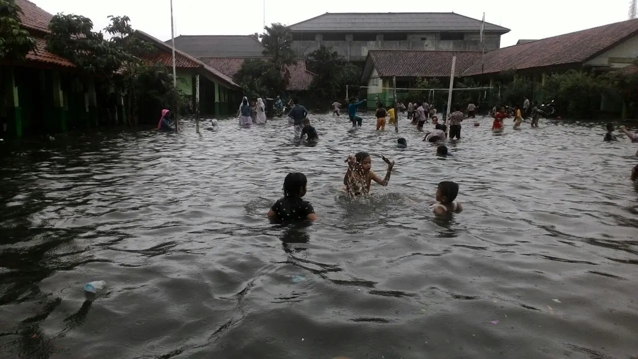 Banjir melanda sejumlah titik di Bekasi, Jawa Barat.
