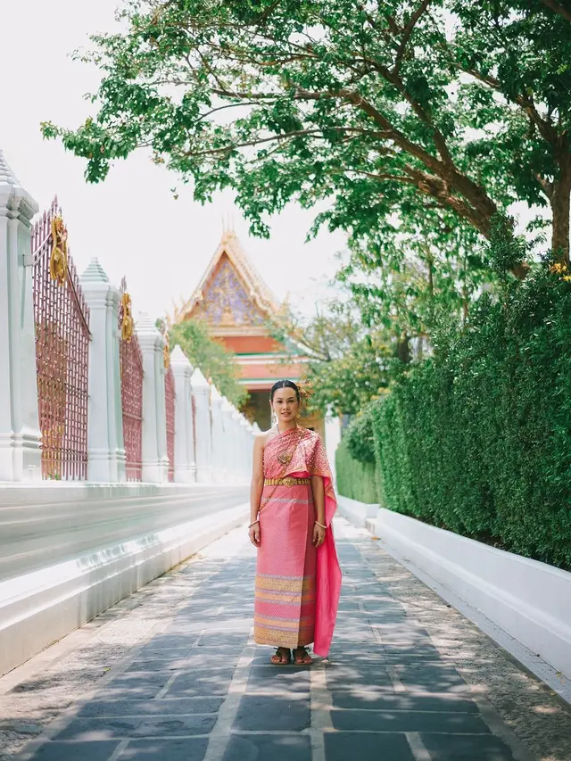 6 Pesona Anggun Andien Aisyah Pakai Busana Tradisional Thailand Chut Thai usai Manggung Perdana di Bangkok