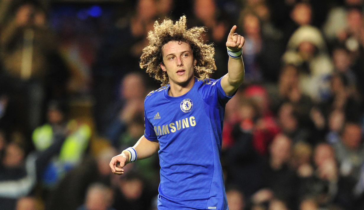 David Luiz - Sejak bergabung dengan Chelsea, David Luiz langsung menjadi andalan di lini tengah pertahanan skuat The Blues. Penampilan apiknya membuat penyerang Bayern Munchen kesulitan dalam laga final Liga Champions 2012. (AFP/Glyn Kirk)