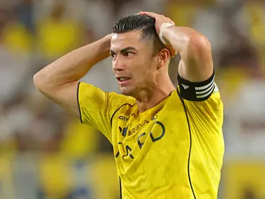 Perasaan kecewa tak mampu ditutupi Cristiano Ronaldo setelah Al Nassr gagal mengunci gelar juara Liga Arab Saudi musim 2025/2026 pada Selasa (12/05/2026) waktu setempat. (AFP/Fayez Nureldine)