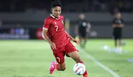 Pemain Timnas Indonesia U-23, Marselino Ferdinan menguasai bola saat melawan Chinese Taipei U-23 dalam pertandingan Grup K Kualifikasi Piala Asia U-23 2024 di Stadion Manahan, Solo, Sabtu (9/9/2023). (Bola.com/Arief Bagus)