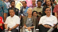 Gubernur BI Perry Warjiyo, berkunjung ke Lombok bersama Menko Maritim, Luhut Panjaitan, Menteri Keuangan, Sri Mulyani, dan Direktur Pelaksana IMF, Christine Lagarde, Senin (08/10/2018). (Wilfridus Setu Embu/Liputan6.com)