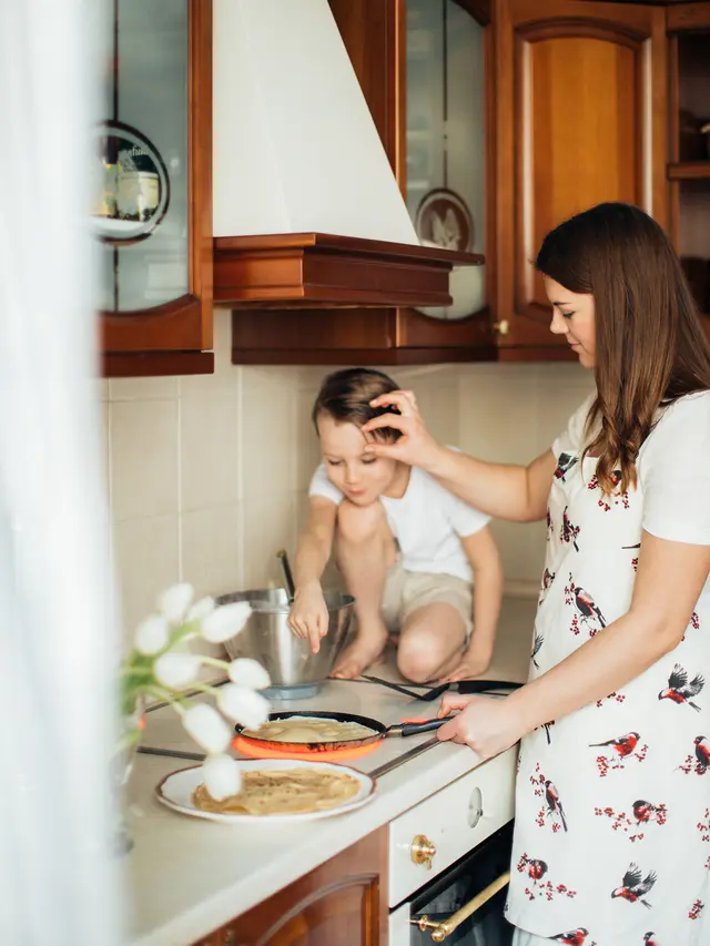 ilustrasi ibu dan anak saat sahur/pexels