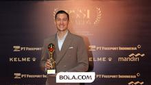 Bek Timnas Indonesia dan Sassuolo, Jay Idzes, terpilih sebagai pemain terbaik atau Player of the Year pada ajang PSSI Awards yang digelar di Jakarta, Sabtu (28/3/2026) malam WIB. (Bola.com/Bagaskara Lazuardi)