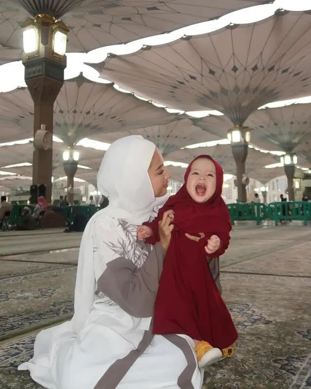 Punya komitmen jadi lebih baik usai umrah, Jennifer Coppen bertekad berhenti pakai baju seksi