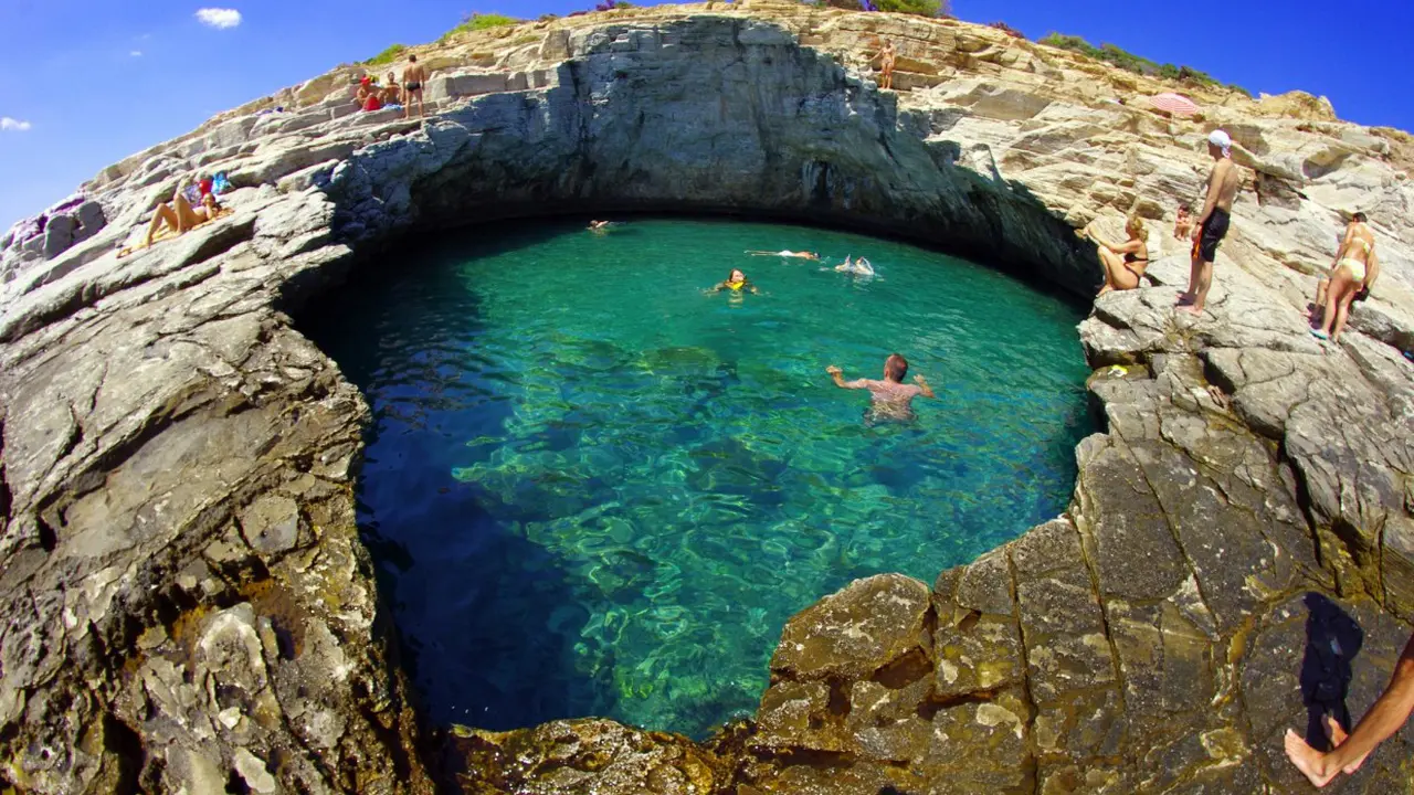 Giola Lagoon, Yunani