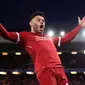 Selebrasi pemain Liverpool, Alex Oxlade-Chamberlain setelah mencetak gol ke gawang Manchester City pada leg pertama perempat final Liga Champions di Anfield, Liverpool, Inggris, Rabu (4/4). Liverpool menang tiga gol tanpa balas. (Peter Byrne/PA via AP)