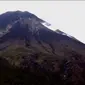 Gunung Ili Lewotolok di Kabupaten Lembata, Nusa Tenggara Timur, naik status dari Normal (Level I) menjadi Waspada (Level II). (Liputan6.com/Ola Keda)