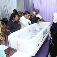 Tidak ada yang mendapat firasat sebelum musisi senior Bartje Van Houten menghembuskan napas terakhirnya. Sebelumnya, beberapa saat sebelum meninggal Bartje masih sempat bertemu dengan anak pertamanya. (Nurwahyunan/Bintang.com)